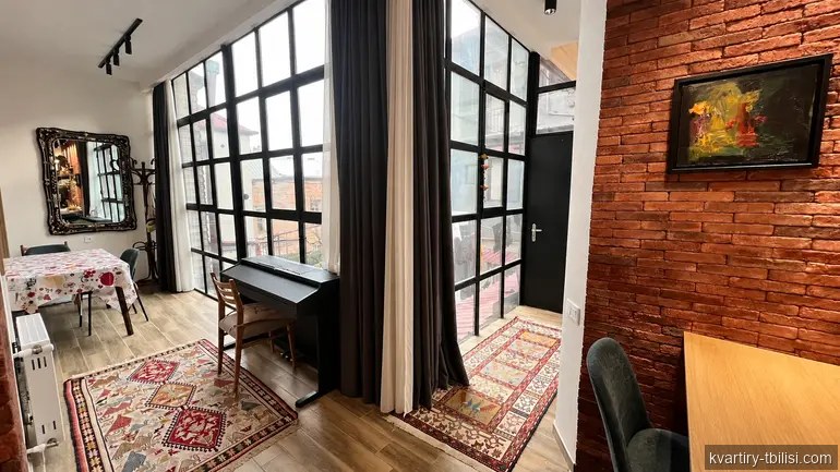 Четырёхкомнатная квартира в Сололаки — 1 100 USD/мес | Tbilisi Homes