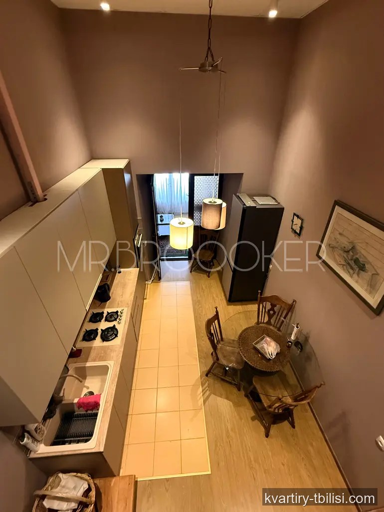 4-bedroom Apartment for rent in Sololaki, Tbilisi, 200 sqm, floor 2/3 — 1 500 USD/month | Tbilisi Homes