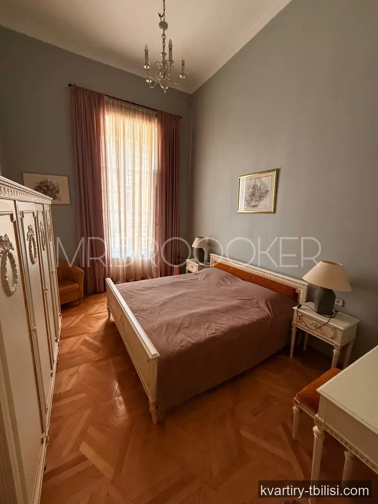 Четырёхкомнатная квартира в Сололаки — 1 500 USD/мес | Tbilisi Homes