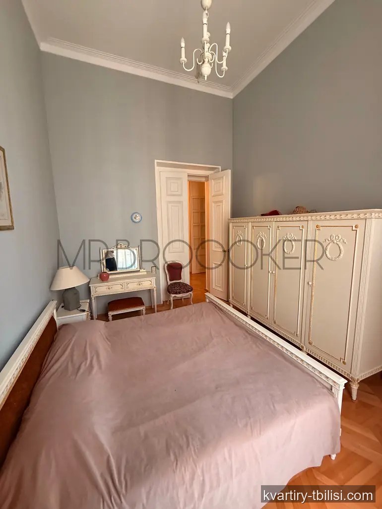 Четырёхкомнатная квартира в Сололаки — 1 500 USD/мес | Tbilisi Homes