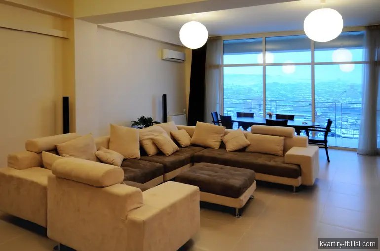 Четырёхкомнатная квартира в Сололаки — 2 500 USD/мес | Tbilisi Homes