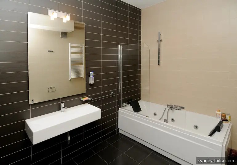 Четырёхкомнатная квартира в Сололаки — 2 500 USD/мес | Tbilisi Homes
