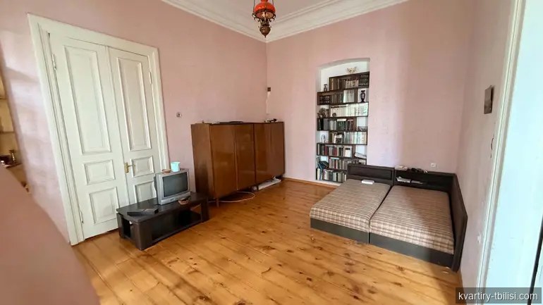 Четырёхкомнатная квартира в Сололаки — 1 200 USD/мес | Tbilisi Homes