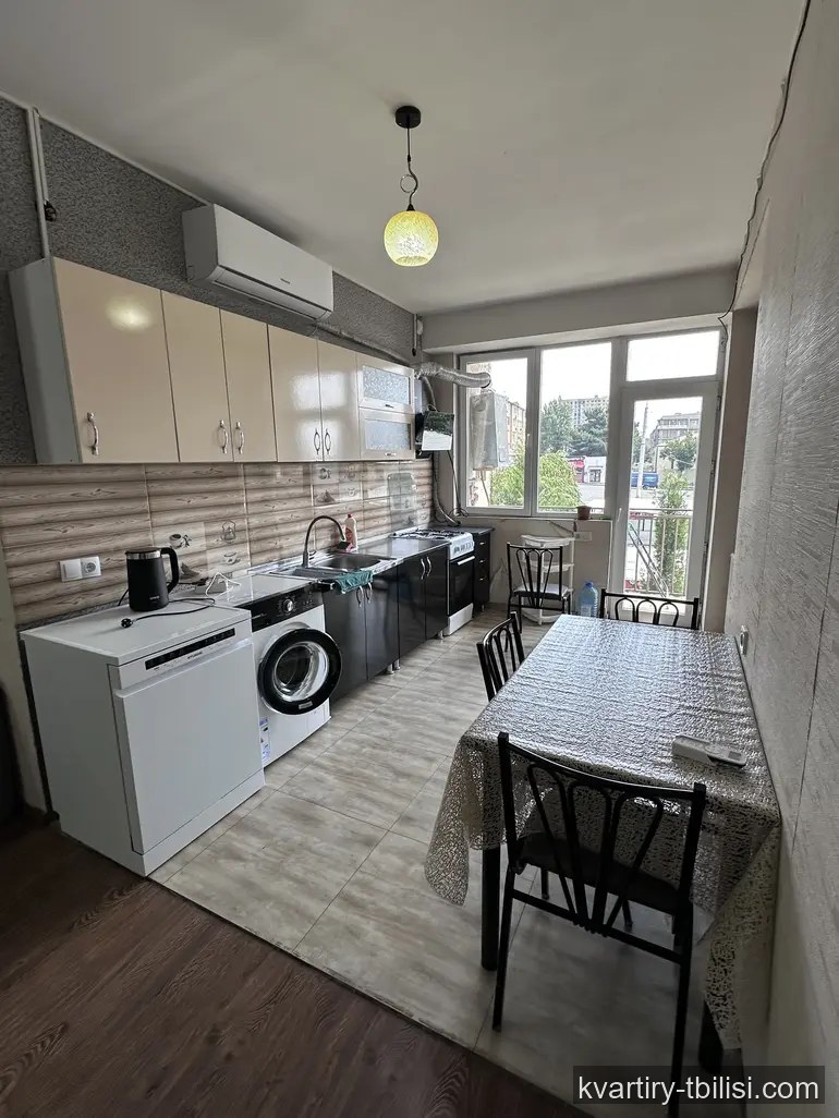 Трёхкомнатная квартира в Третьем массиве — 535 USD/мес | Tbilisi Homes