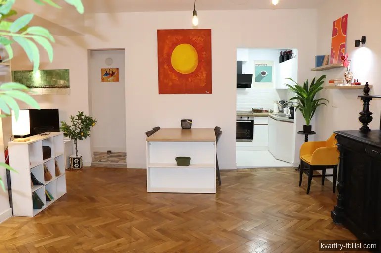 2-bedroom Apartment for rent in Vake, Tbilisi, 77 sqm, floor 1/4 — 900 USD/month | Tbilisi Homes