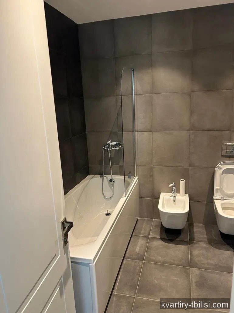 3-bedroom Apartment for rent in Vake, Tbilisi, 132 sqm, floor 2/9 — 2 500 USD/month | Tbilisi Homes