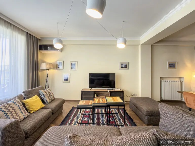 3-bedroom Apartment for rent in Vake, Tbilisi, 150 sqm, floor 6/8 — 1 800 USD/month | Tbilisi Homes