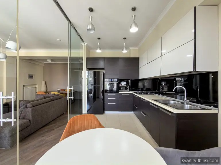 3-bedroom Apartment for rent in Vake, Tbilisi, 150 sqm, floor 6/8 — 1 800 USD/month | Tbilisi Homes