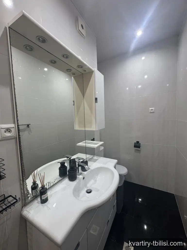 3-bedroom Apartment for rent in Vake, Tbilisi, 100 sqm, floor 12/12 — 1 000 USD/month | Tbilisi Homes