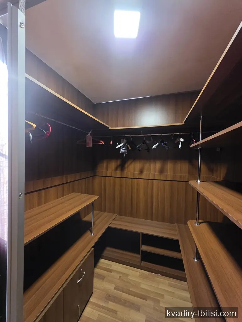 Четырёхкомнатная квартира в Ваке — 1 500 USD/мес | Tbilisi Homes
