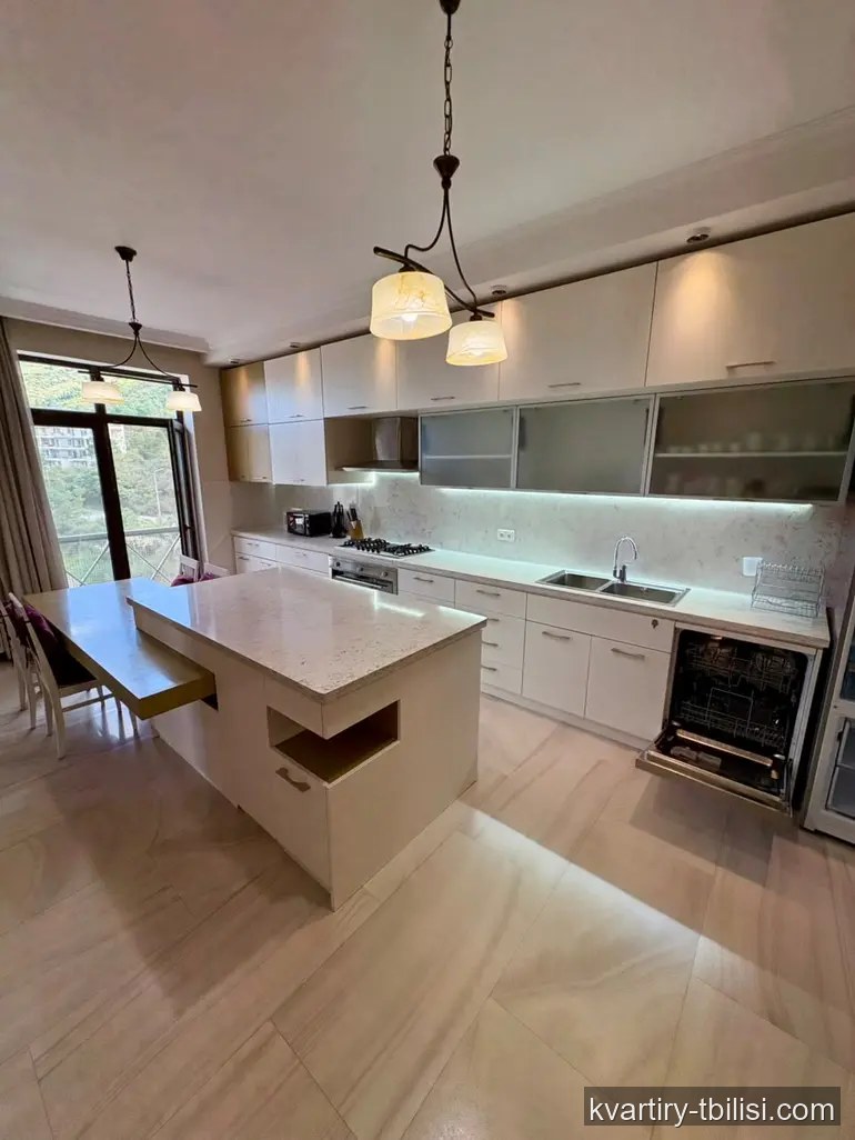 4-bedroom Apartment for rent in Vake, Tbilisi, 202 sqm, floor 6/7 — 2 200 USD/month | Tbilisi Homes