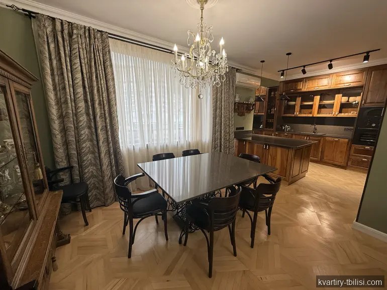 Четырёхкомнатная квартира в Ваке — 1 800 USD/мес | Tbilisi Homes