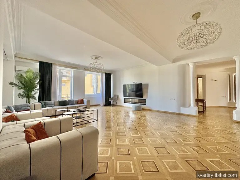Четырёхкомнатная квартира в Ваке — 2 100 USD/мес | Tbilisi Homes