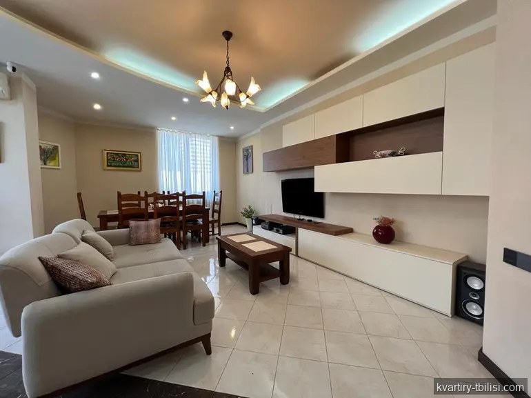 Четырёхкомнатная квартира в Ваке — 2 350 USD/мес | Tbilisi Homes