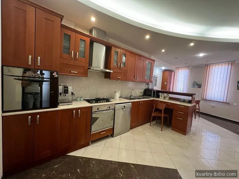 Четырёхкомнатная квартира в Ваке — 2 350 USD/мес | Tbilisi Homes