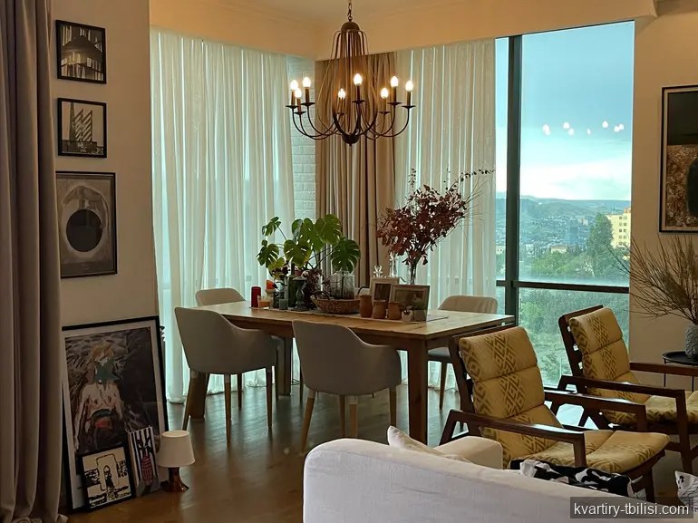 4-bedroom Apartment for rent in Vake, Tbilisi, 173 sqm, floor 4/9 — 2 500 USD/month | Tbilisi Homes
