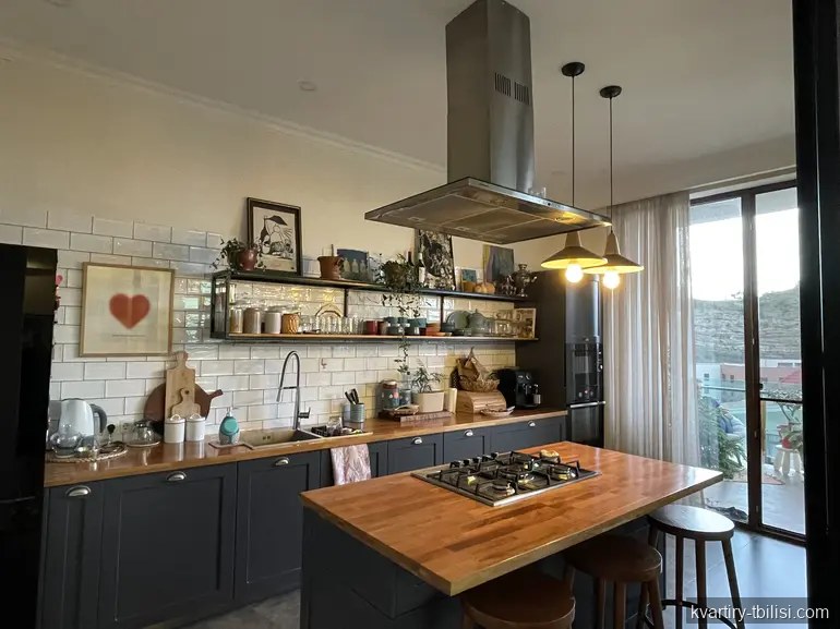 4-bedroom Apartment for rent in Vake, Tbilisi, 173 sqm, floor 4/9 — 2 500 USD/month | Tbilisi Homes