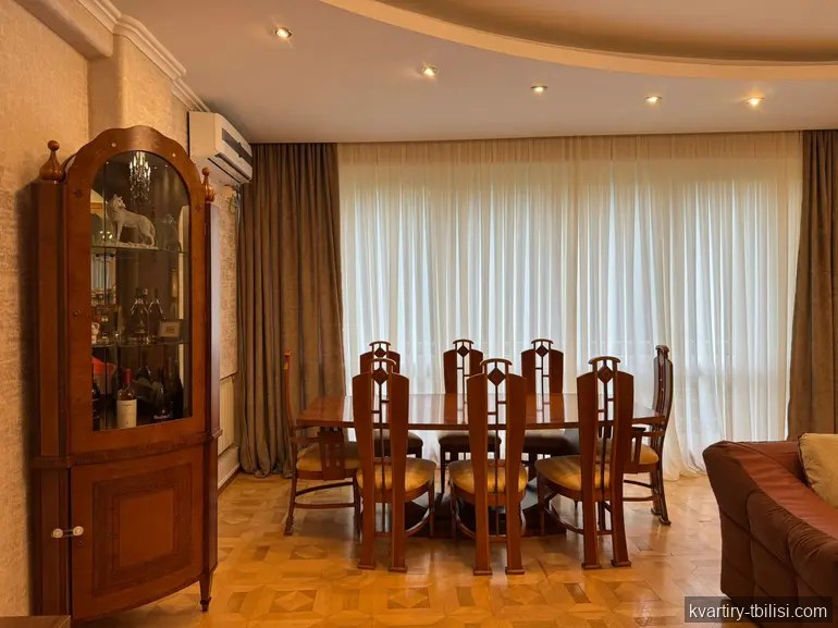4-bedroom Apartment for rent in Vake, Tbilisi, 210 sqm, floor 5/11 — 2 000 USD/month | Tbilisi Homes