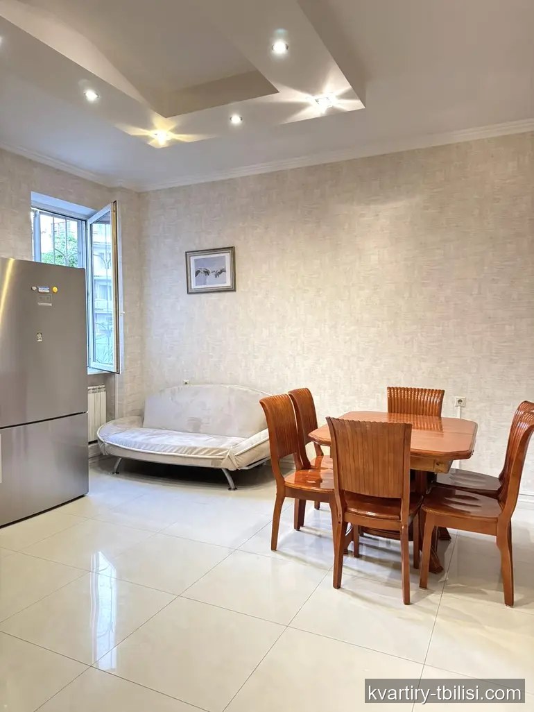 4-bedroom Apartment for rent in Vake, Tbilisi, 210 sqm, floor 5/11 — 2 000 USD/month | Tbilisi Homes