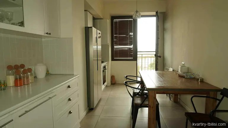 4-bedroom Apartment for rent in Vake, Tbilisi, 170 sqm, floor 11/15 — 2 700 USD/month | Tbilisi Homes