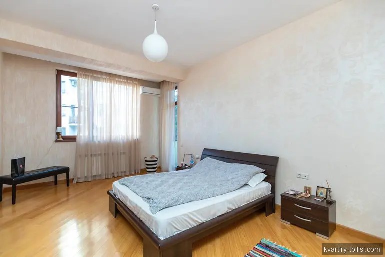 4-bedroom Apartment for rent in Vake, Tbilisi, 200 sqm, floor 3/4 — 2 500 USD/month | Tbilisi Homes
