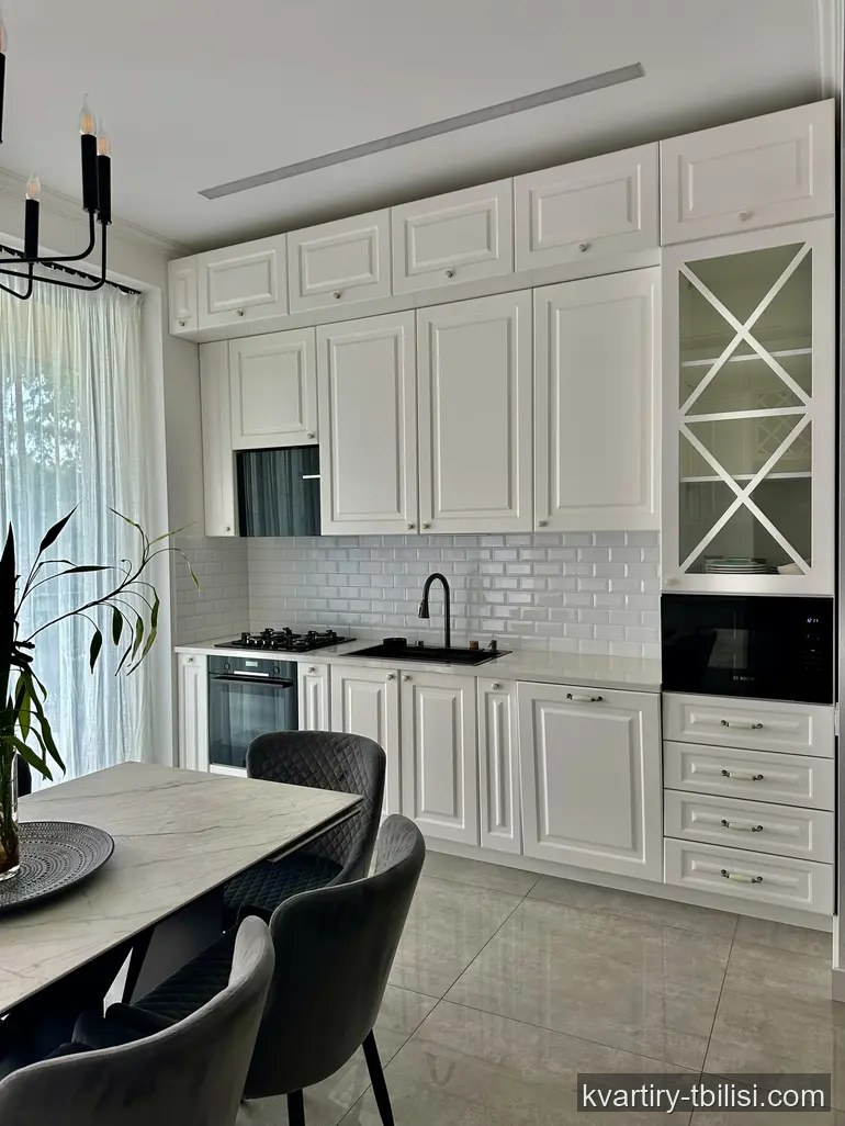 4-bedroom Apartment for rent in Vake, Tbilisi, 140 sqm, floor 5/5 — 2 500 USD/month | Tbilisi Homes