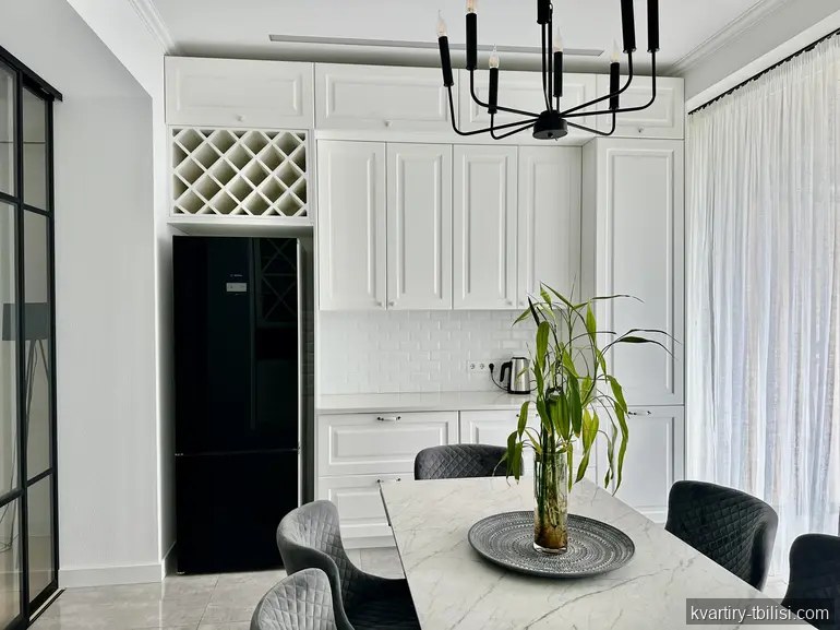 4-bedroom Apartment for rent in Vake, Tbilisi, 140 sqm, floor 5/5 — 2 500 USD/month | Tbilisi Homes