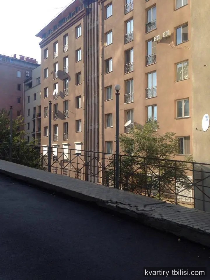 Четырёхкомнатная квартира в Ваке — 1 000 USD/мес | Tbilisi Homes