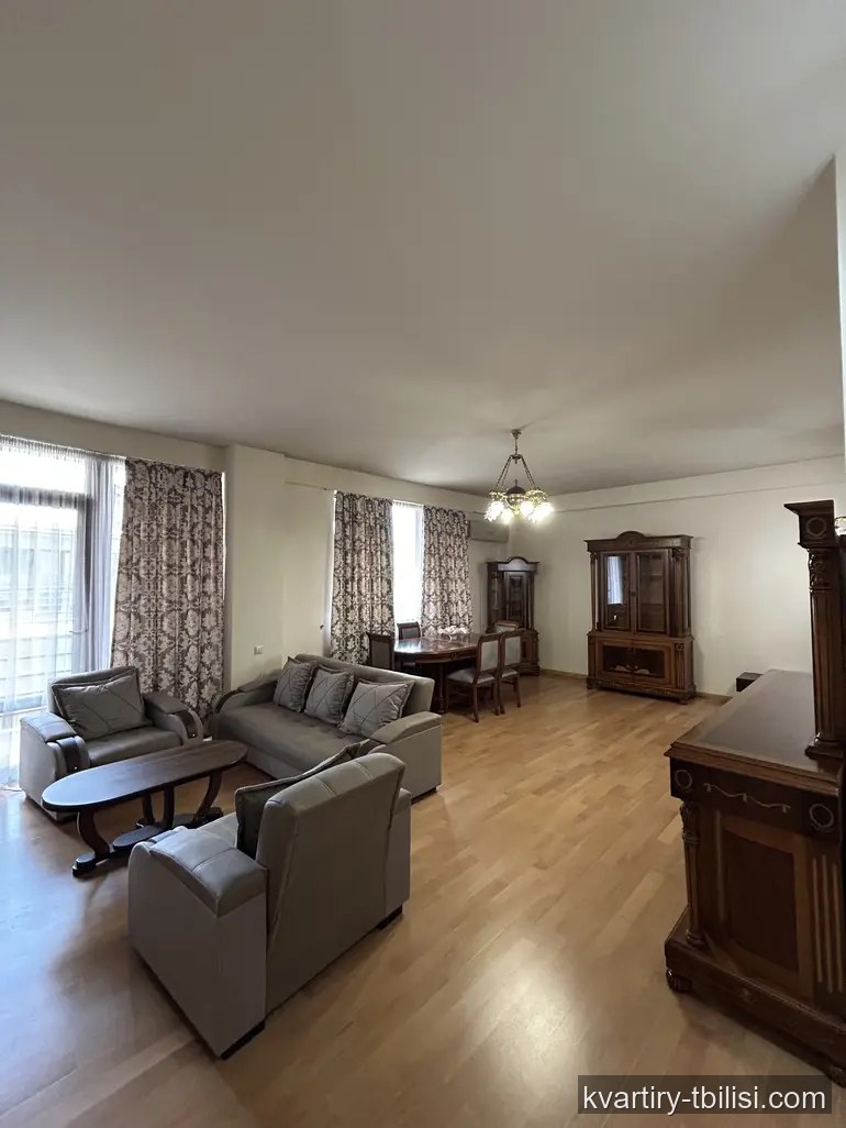 4-bedroom Apartment for rent in Vake, Tbilisi, 170 sqm, floor 5/8 — 2 000 USD/month | Tbilisi Homes