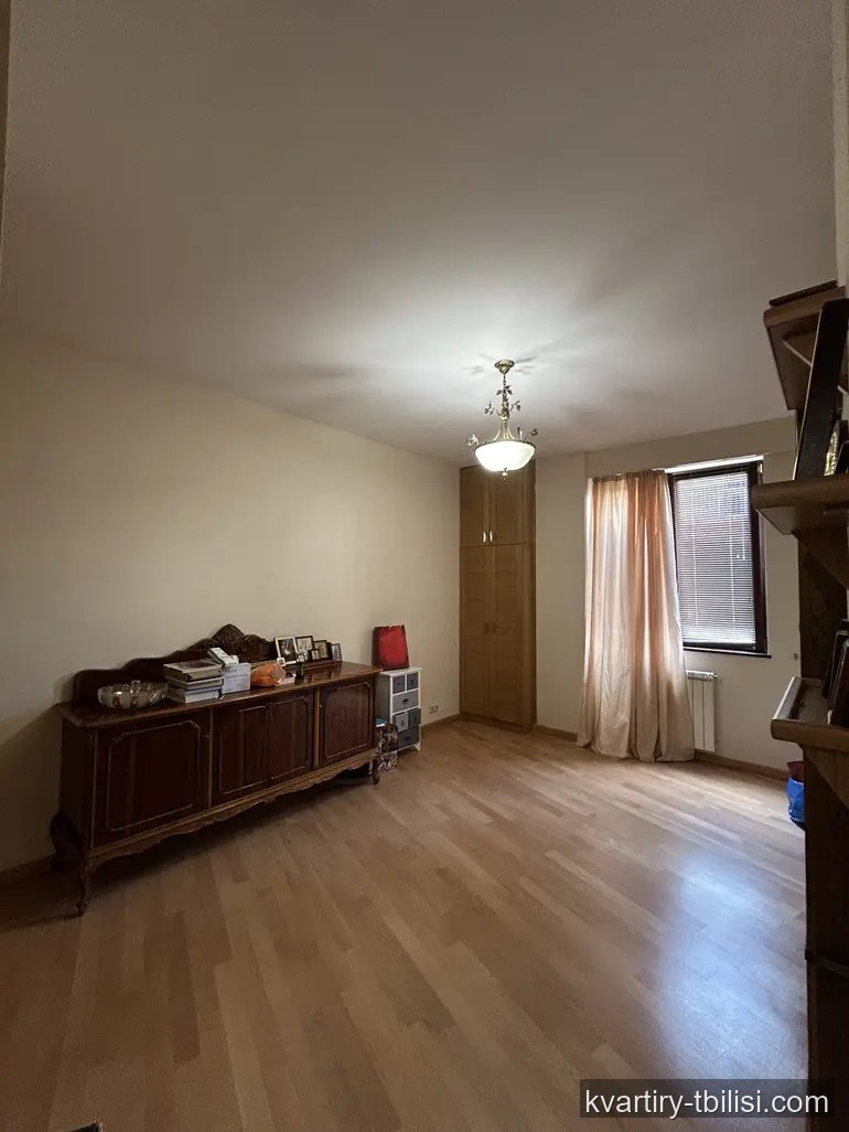 4-bedroom Apartment for rent in Vake, Tbilisi, 170 sqm, floor 5/8 — 2 000 USD/month | Tbilisi Homes