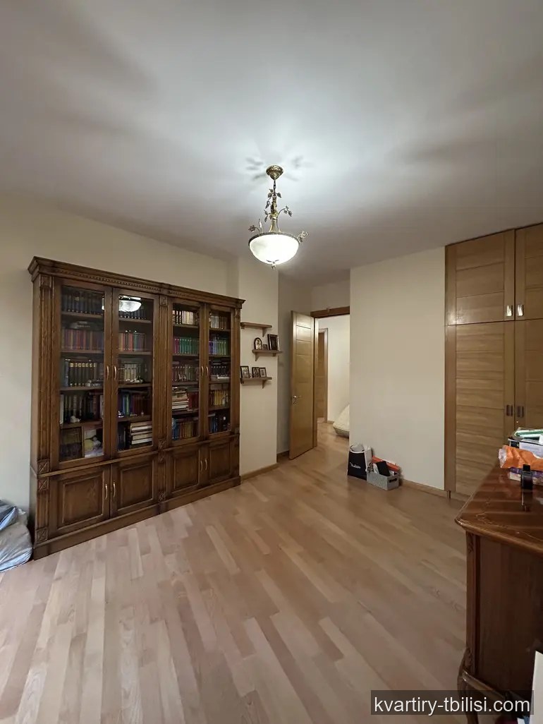 4-bedroom Apartment for rent in Vake, Tbilisi, 170 sqm, floor 5/8 — 2 000 USD/month | Tbilisi Homes