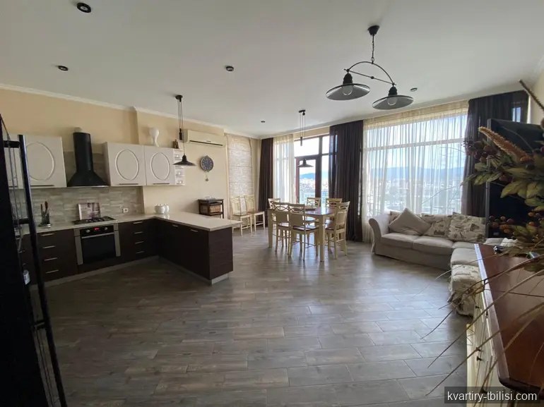 Четырёхкомнатная квартира в Ваке — 1 800 USD/мес | Tbilisi Homes