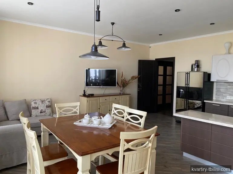 Четырёхкомнатная квартира в Ваке — 1 800 USD/мес | Tbilisi Homes