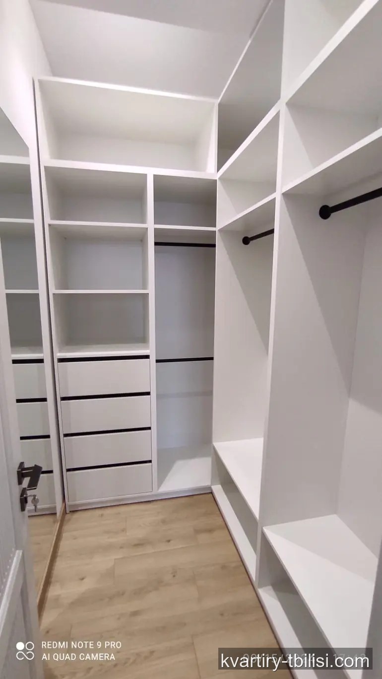 Четырёхкомнатная квартира в Ваке — 2 500 USD/мес | Tbilisi Homes
