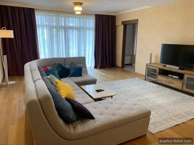 Четырёхкомнатная квартира в Ваке — 2 200 USD/мес | Tbilisi Homes