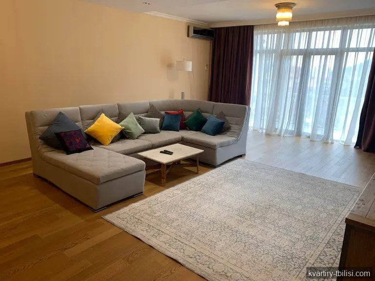 Четырёхкомнатная квартира в Ваке — 2 200 USD/мес | Tbilisi Homes