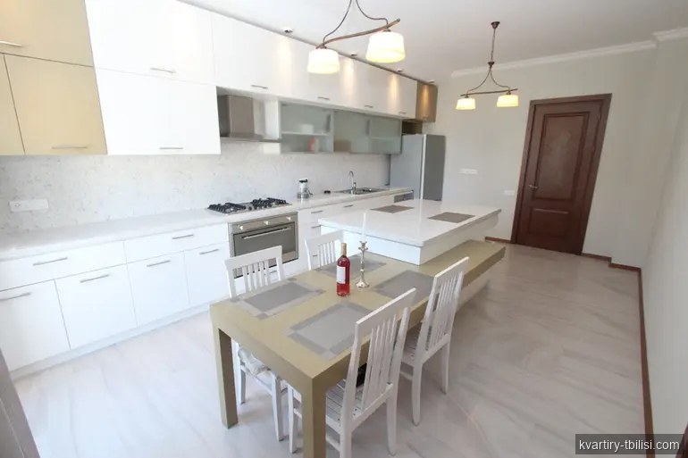 Четырёхкомнатная квартира в Ваке — 2 200 USD/мес | Tbilisi Homes