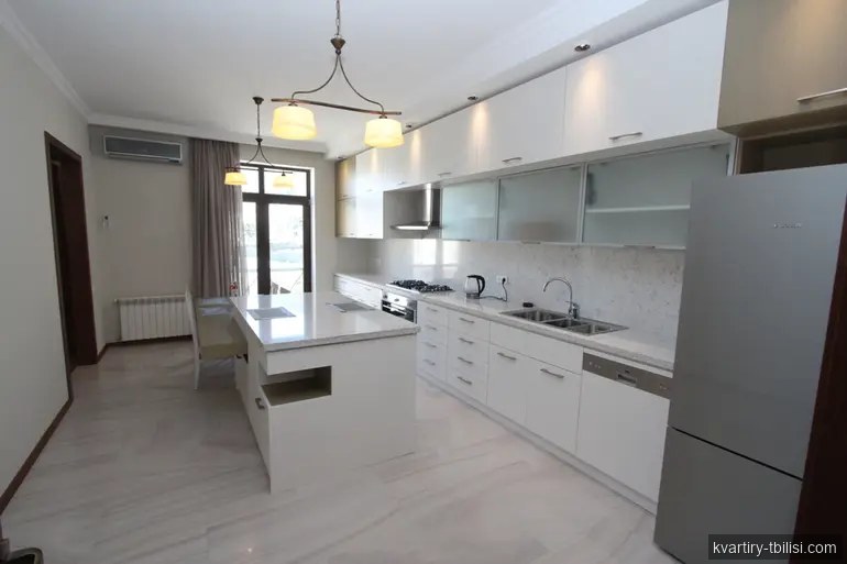 Четырёхкомнатная квартира в Ваке — 2 200 USD/мес | Tbilisi Homes