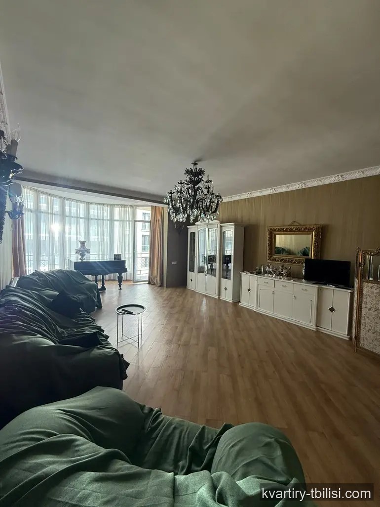 5-bedroom Apartment for rent in Vake, Tbilisi, 200 sqm, floor 8/10 — 2 500 USD/month | Tbilisi Homes