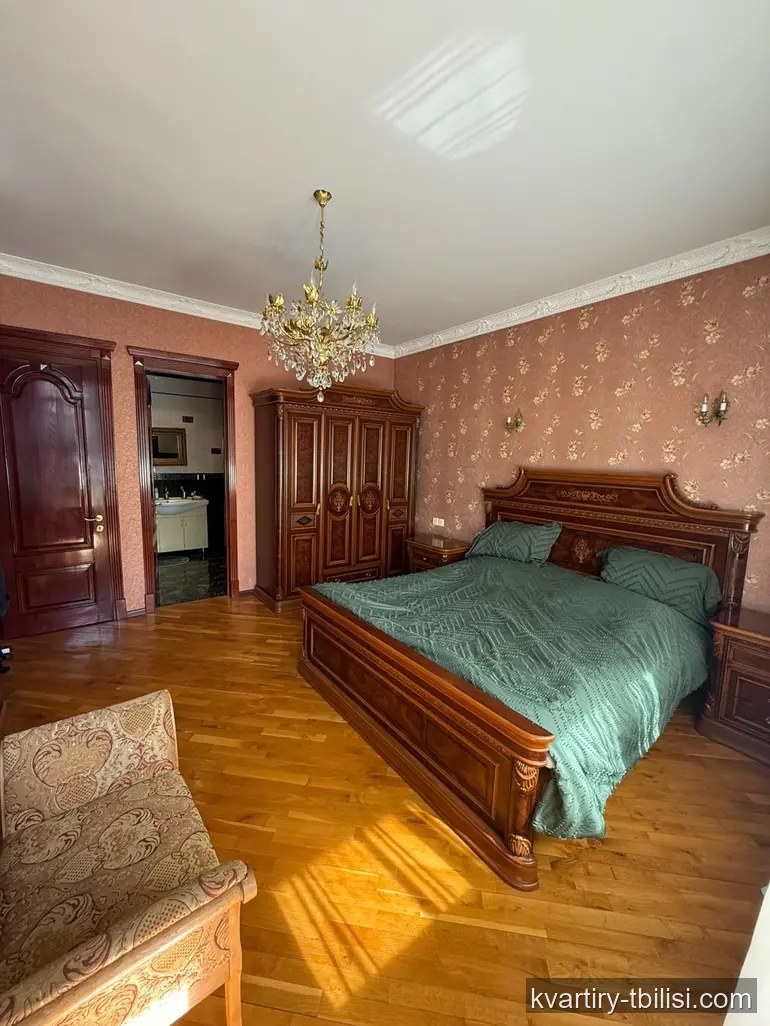 5-bedroom Apartment for rent in Vake, Tbilisi, 200 sqm, floor 8/10 — 2 500 USD/month | Tbilisi Homes