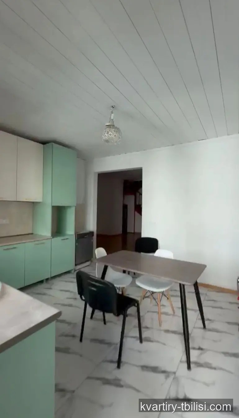 5-bedroom Apartment for rent in Vake, Tbilisi, 250 sqm, floor 3/3 — 2 200 USD/month | Tbilisi Homes