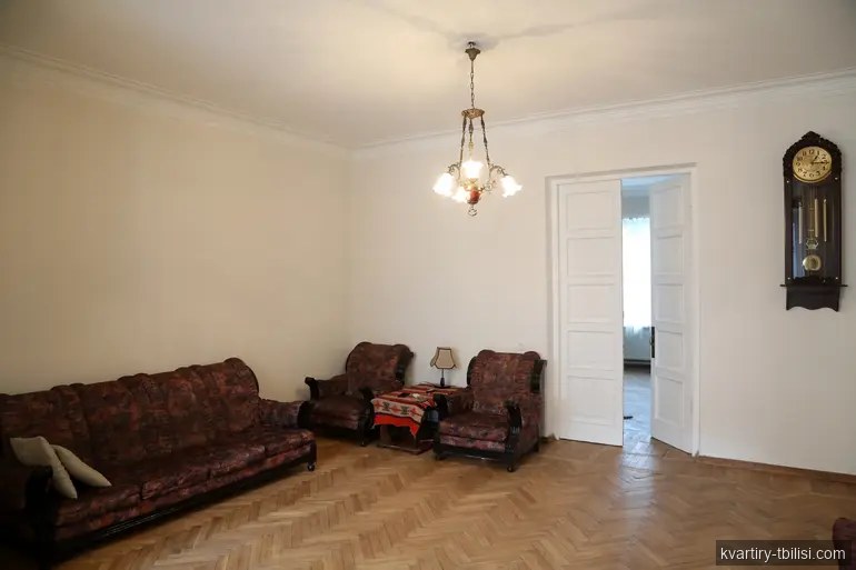 5-bedroom Apartment for rent in Vake, Tbilisi, 150 sqm, floor 2/5 — 1 200 USD/month | Tbilisi Homes