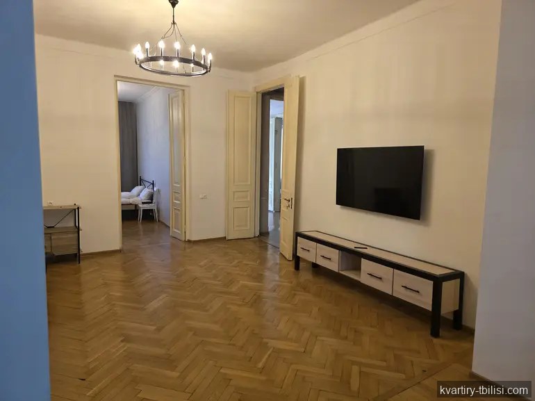 5-bedroom Apartment for rent in Vake, Tbilisi, 130 sqm, floor 2/5 — 1 000 USD/month | Tbilisi Homes