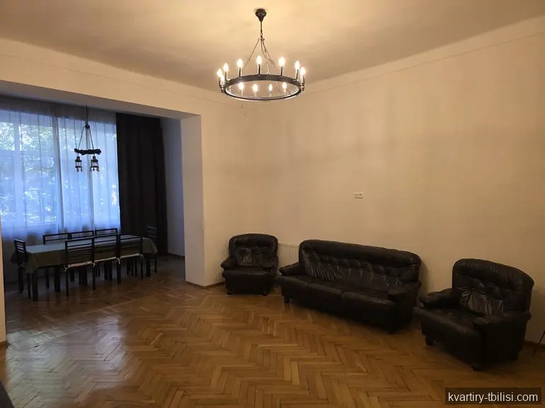 5-bedroom Apartment for rent in Vake, Tbilisi, 130 sqm, floor 2/5 — 1 000 USD/month | Tbilisi Homes
