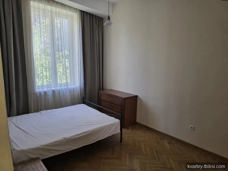 5-bedroom Apartment for rent in Vake, Tbilisi, 130 sqm, floor 2/5 — 1 000 USD/month | Tbilisi Homes