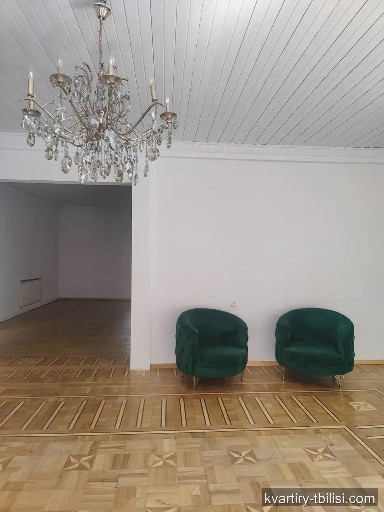 5-bedroom Apartment for rent in Vake, Tbilisi, 250 sqm, floor 3/3 — 2 100 USD/month | Tbilisi Homes