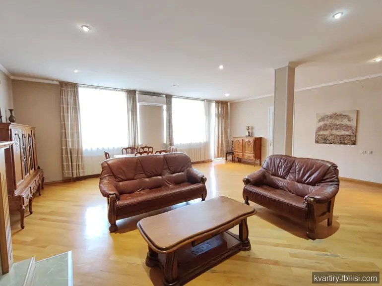 8-комнатная квартира в Ваке — 1 300 USD/мес | Tbilisi Homes