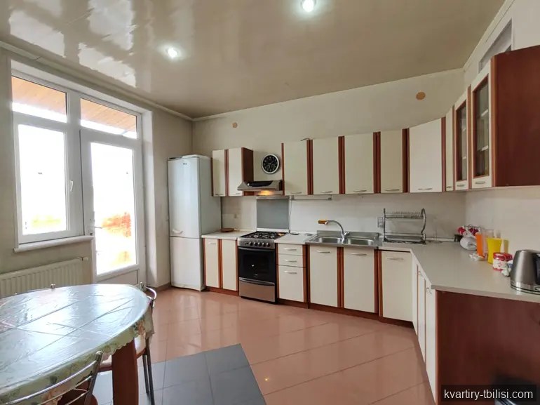 8-комнатная квартира в Ваке — 1 300 USD/мес | Tbilisi Homes
