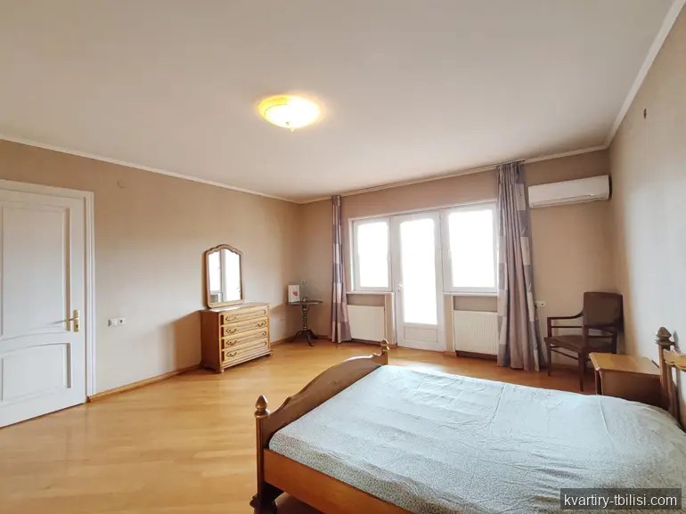 8-комнатная квартира в Ваке — 1 300 USD/мес | Tbilisi Homes