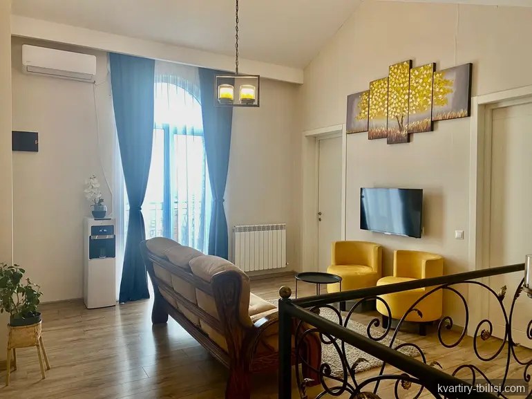 9-bedroom Apartment for rent in Vake, Tbilisi, 255 sqm, floor 4/4 — 2 150 USD/month | Tbilisi Homes